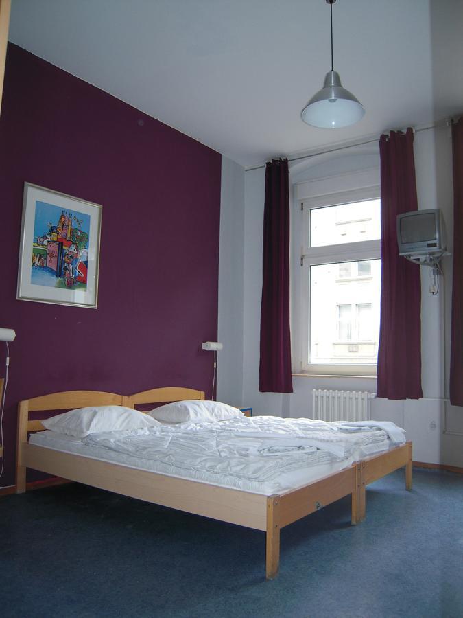 برلين Happy Go Lucky Hotel + Hostel Schoneberg المظهر الخارجي الصورة