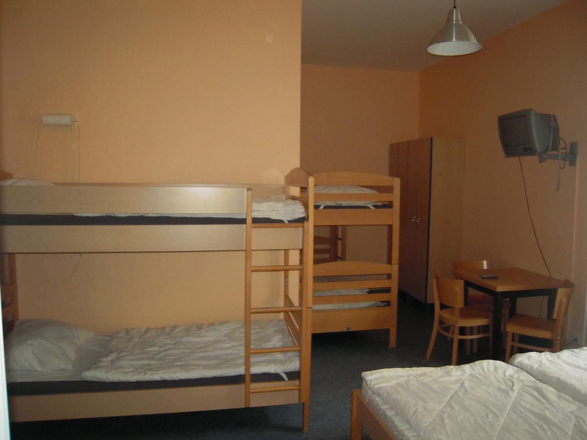 برلين Happy Go Lucky Hotel + Hostel Schoneberg المظهر الخارجي الصورة