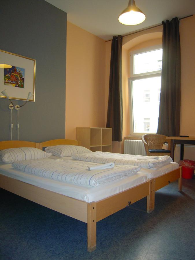 برلين Happy Go Lucky Hotel + Hostel Schoneberg المظهر الخارجي الصورة
