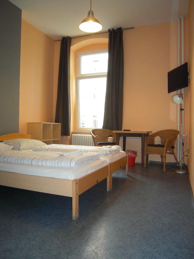 برلين Happy Go Lucky Hotel + Hostel Schoneberg المظهر الخارجي الصورة