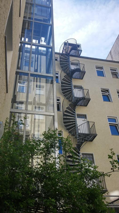 برلين Happy Go Lucky Hotel + Hostel Schoneberg المظهر الخارجي الصورة