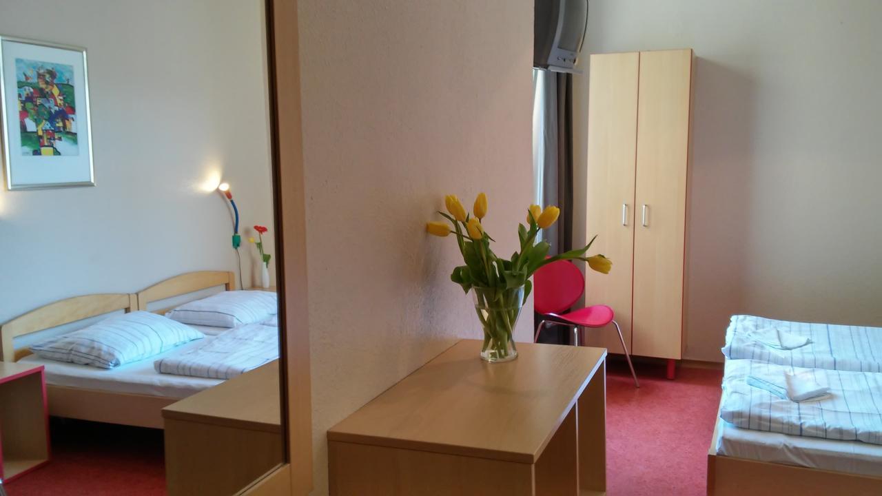 برلين Happy Go Lucky Hotel + Hostel Schoneberg المظهر الخارجي الصورة